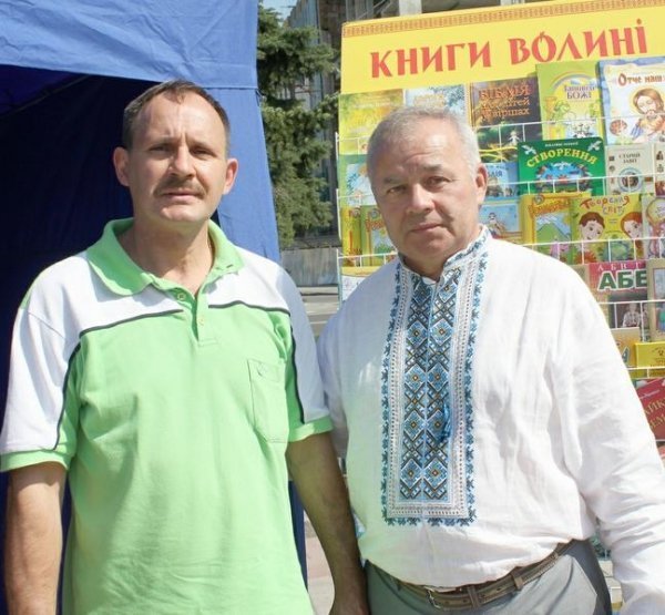 З Мирославом Дочинцем на виставці 