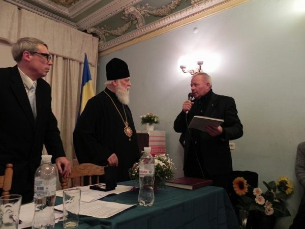 Орден Христа Спасителя - з рук Патріарха Київського та всієї України-Руси Філарета. Київ. 5 грудня 2012 року.