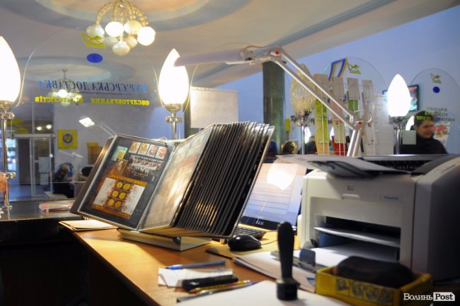 Будні «головного» відділення «Укрпошти» в Луцьку. ФОТО