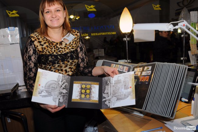 Будні «головного» відділення «Укрпошти» в Луцьку. ФОТО