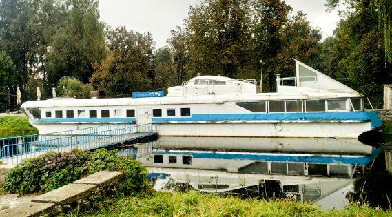 Розповіли, хто із відомих нині осіб долучився до купівлі майна луцької громади