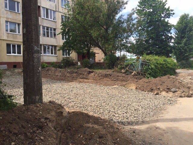 Розритий двір на вулиці Бенделіані