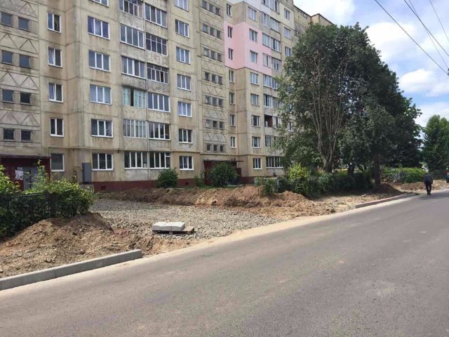 Розритий двір на вулиці Бенделіані