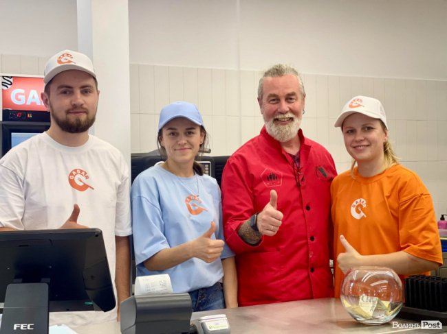 Юрій Хазіпов з командою 