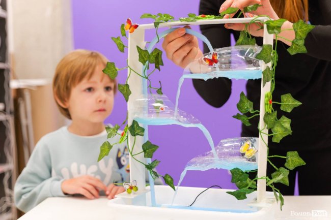 Електричний динозавр, водоспад та марсохід: у Луцьку діток навчають конструювати та створювати інженерні проєкти