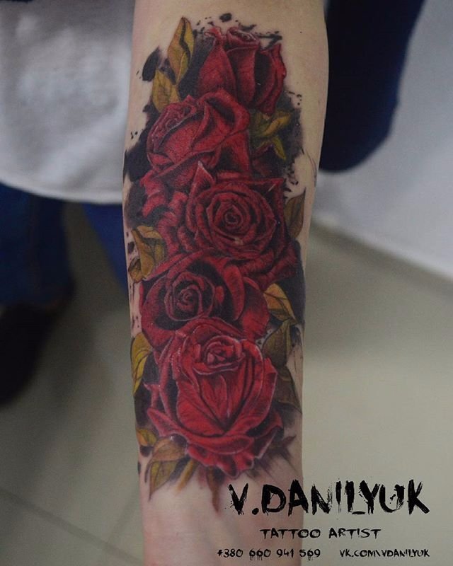 «Чоловіки приходять на сеанс та втрачають свідомість», - луцький татуювальник