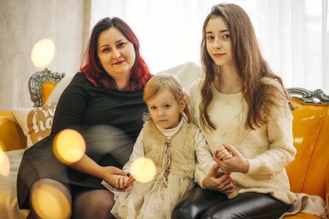 Ольга Кукса зі своїми доньками