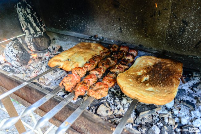 Смачна їжа у неймовірному місці: у Луцьку відкрили екокафе вірменської кухні* 