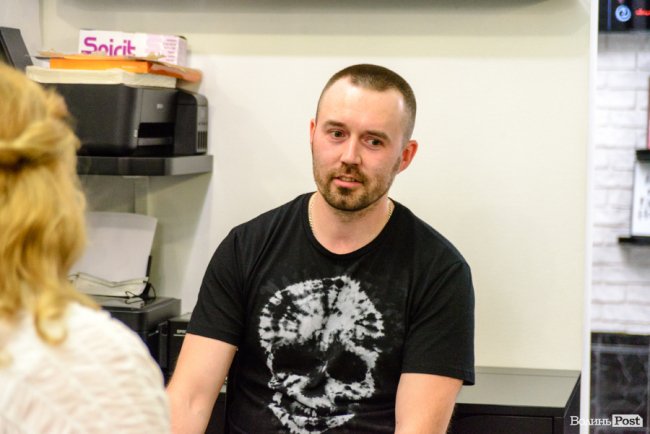 Це не та професія, де можна гребти гроші лопатою: тату-майстер з Луцька – про тонкощі роботи на тілах