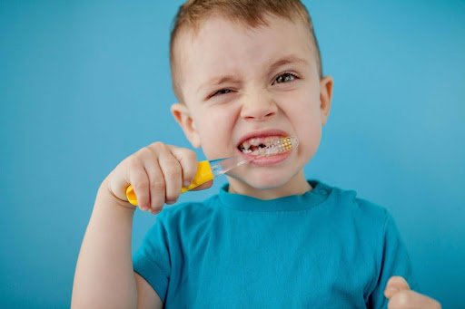 Як заохотити дитину до чищення зубів
