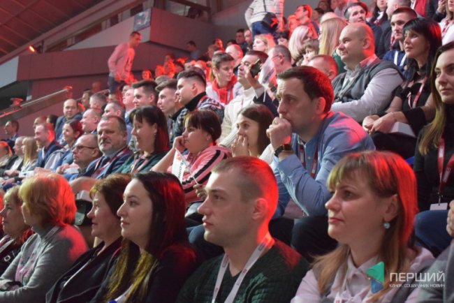 «Україноботи» проти «зрадофілів», або Як волиняни їздили на форум до Порошенка. РЕПОРТАЖ