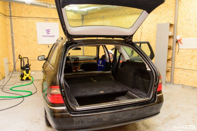 Майже стерильне авто: у Луцьку працює потужна автохімчистка «Торнадо»*