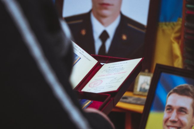 «Тільки те світло, яким він був і яке залишив, тримає на світі». У пам’ять про Вадима Гринюка, вбитого Росією на аеродромі у Луцьку