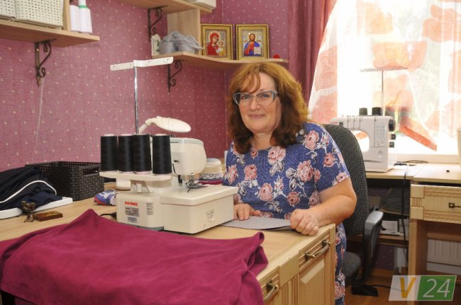 Світлана Володимирівна - майстер на всі руки. І шиє, і в’яже, і малює