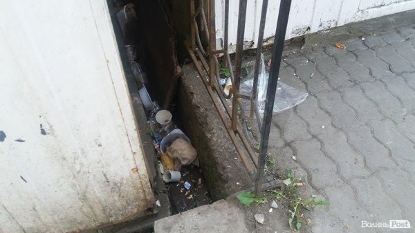 «Такой бриллиант – в таком навозе», або Що думають туристи про сусідство Луцького замку з Центральним ринком