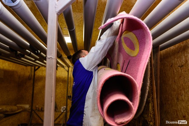 Забрали брудний – привезли як новий: де у Луцьку ідеально відчистити килими. ФОТО*