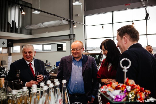 Під Луцьком відкрили найбільший на заході України Renault Store*