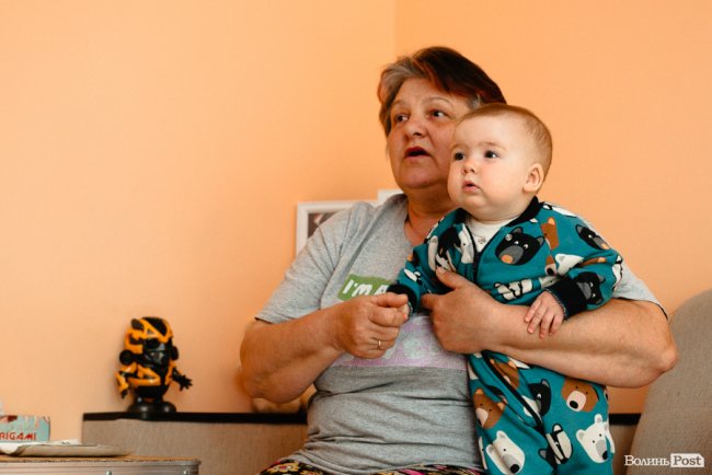 Лариса Аркадіївна з внучкою Соломією