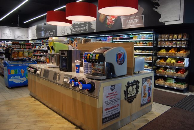 Бар напоїв, гриль та новий формат: в центрі Луцька відкрився зручний маркет*