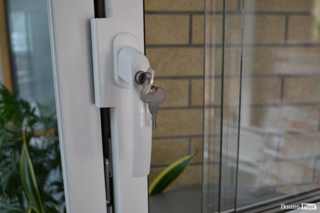 Вперше у Луцьку: вікна WINTERA  зламуватимуть і трощитимуть «грабіжники». ФОТО*