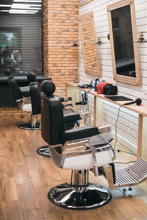 Віскі, бороди, тестостерон: у Луцьку відкрили клуб для чоловіків