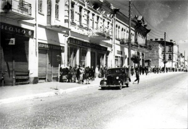 Вулиця Лесі Українки у 1948 році. Фото з board.lutsk.ua