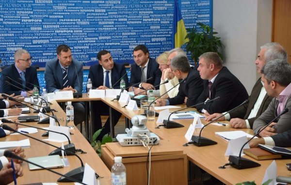 Найбільша проблема нашої економіки – її заангажованість політичними  діячами, - Роман Іванюк