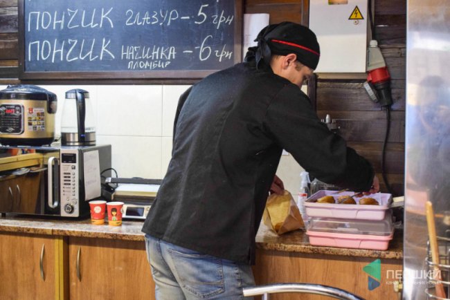Як колишній поліцейський почав продавати пончики у Луцьку. ФОТО