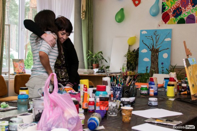 Як на Волині атовців звільняють від болю мистецтвом