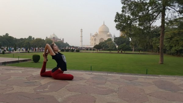 «Нотатки мандрівника» Христини Губської: несвященні корови, багато грошей та еротика