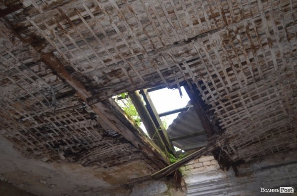 Під Луцьким замком «звили гніздо» наркомани. ФОТО 