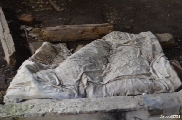 Під Луцьким замком «звили гніздо» наркомани. ФОТО 