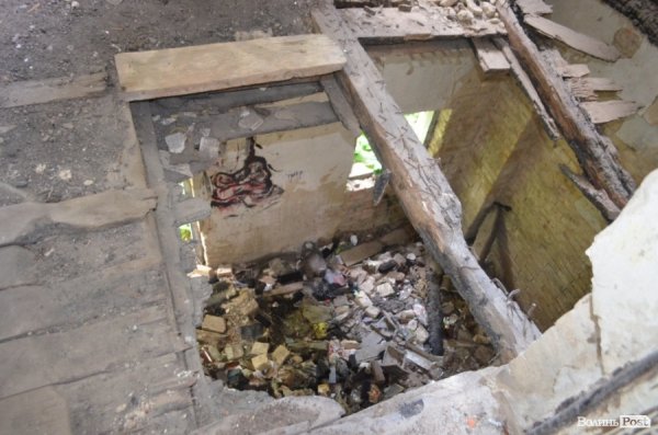 Під Луцьким замком «звили гніздо» наркомани. ФОТО 