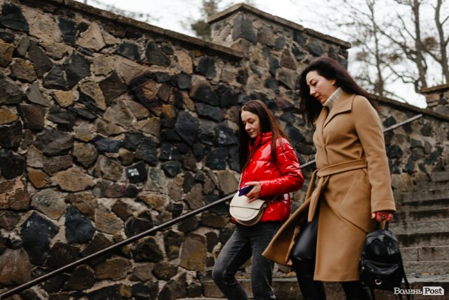 На «своїх двох»: речниця прокуратури 2 роки не їздить Луцьком ні маршрутками, ні тролейбусами