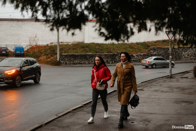 На «своїх двох»: речниця прокуратури 2 роки не їздить Луцьком ні маршрутками, ні тролейбусами