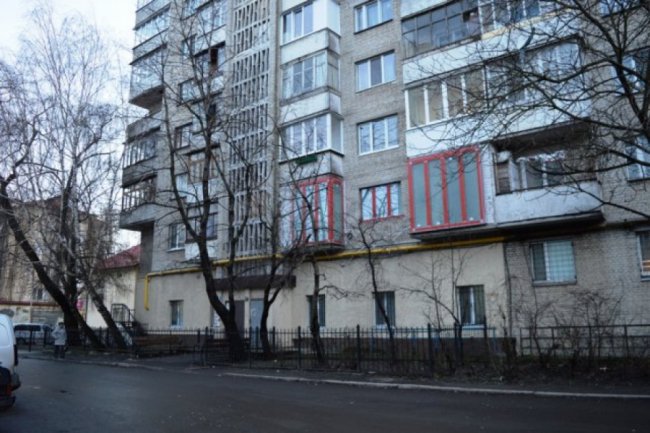 Наприклад, чому Центр самовільно захопив підвал і обгородився кованим парканом із небезпечними штирями