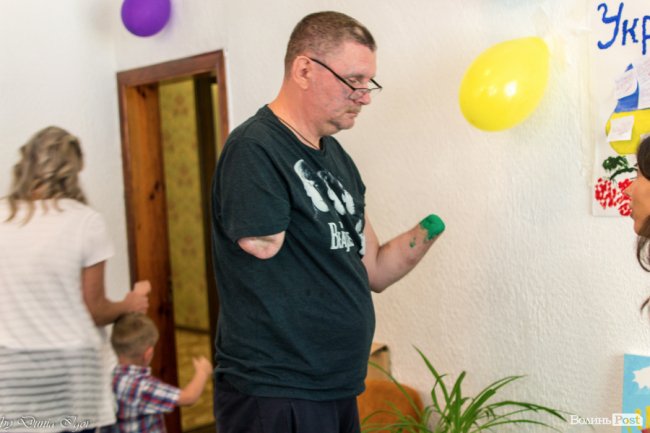 Як на Волині атовців звільняють від болю мистецтвом