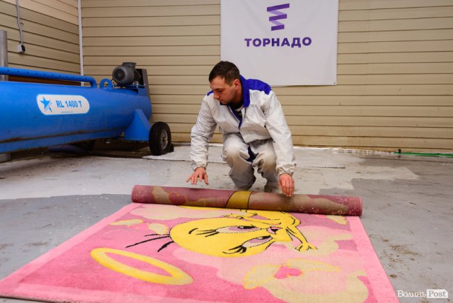 Забрали брудний – привезли як новий: де у Луцьку ідеально відчистити килими. ФОТО*