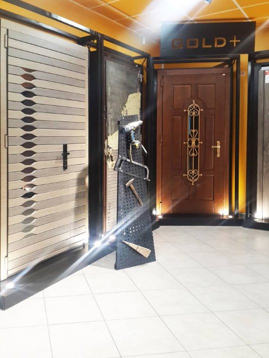 Надійні вхідні двері – у новому фірмовому магазині «Сталь-М» в Луцьку*