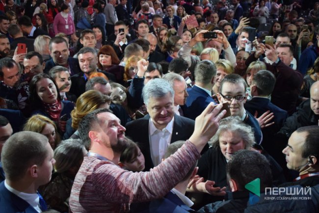 Охочих зробити селфі було дуже багато