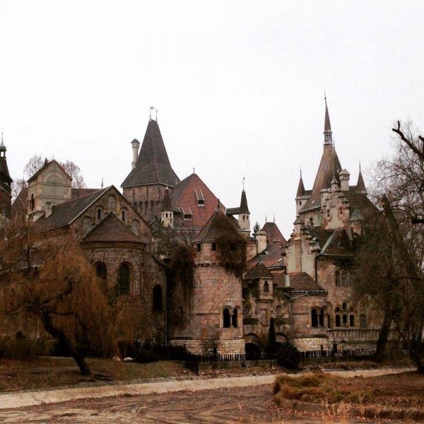 «Нотатки мандрівниці» Олени Кравчук: оргазм в Будапешті, вуличні смаколики та термальні води