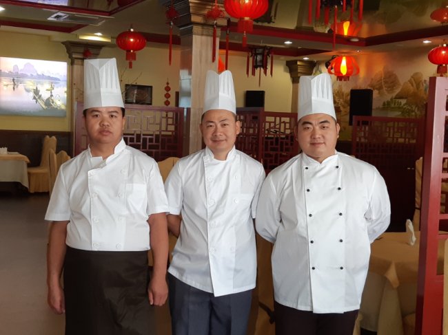 Місце, де живе Китай: як у Луцьку майже два десятки років успішно працює ресторан «Золотий дракон». ФОТО*