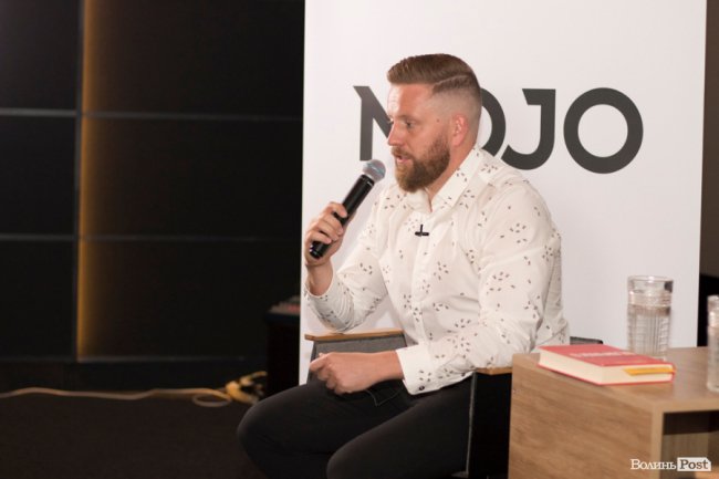 ЦИТАТНИК Романа Хорзова: Найбільша криза в мене виникає, коли я лежу на дивані