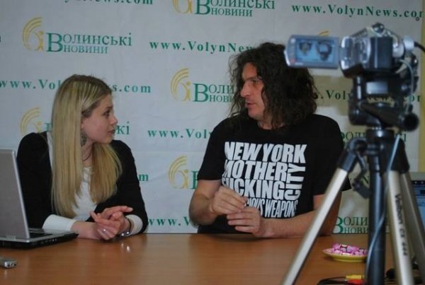 Ірина Качан спілкується з Скрябіним під час чату на Волинських Новинах