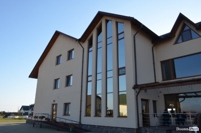 Місце, де дарують надію: як біля Луцька реабілітують людей із важкими травмами 