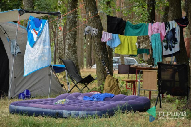 Як живе наметове містечко біля Світязя: ціни і умови проживання