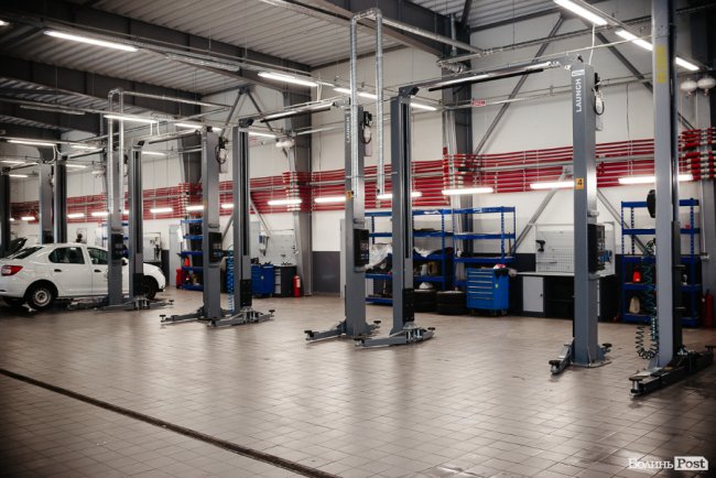 Під Луцьком відкрили найбільший на заході України Renault Store*