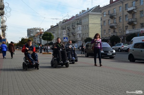 Місто перешкод: у які заклади Луцька можна потрапити на візку?