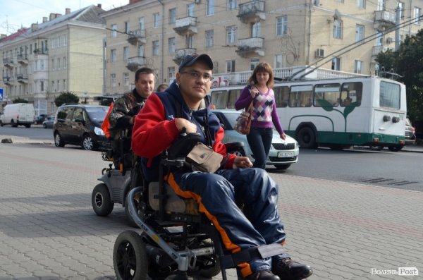 Місто перешкод: у які заклади Луцька можна потрапити на візку?