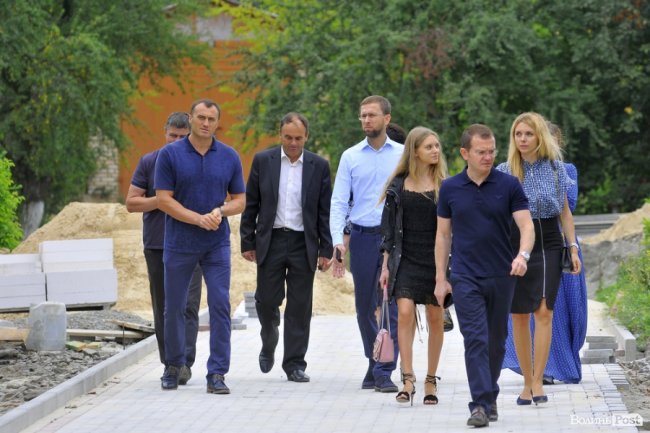 Другий зліва - Ігор Стасюк, четвертий зліва - Сергій Корецький,  крайній справа - Олег Галущак